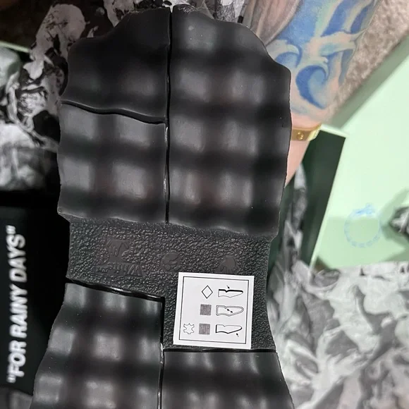OFF-WHITE RAINBOOTS - Picture 3 of 4